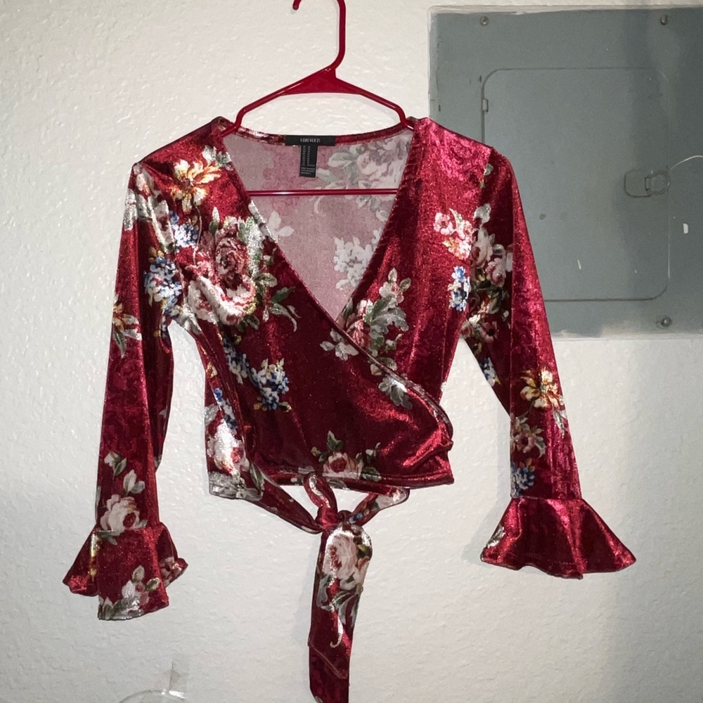 A cute velvet floral crop shirt that can be used for anything!